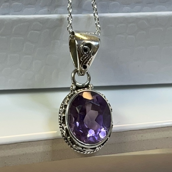 925 Sterling Silver. Amethyst. Necklace - Picture 2 of 9